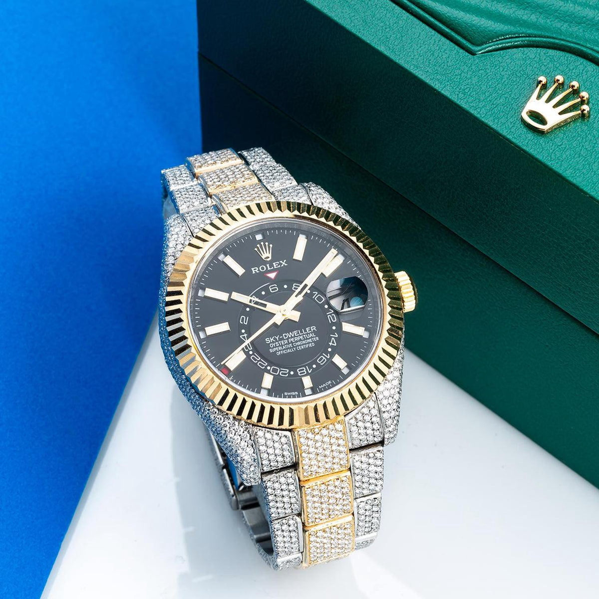 Pre-Owned Rolex Sky-Dweller 42MM 326933 Black Dial Fluted Bezel Two Tone Yellow Gold Full Diamond Oyster Bracelet 21.5ct