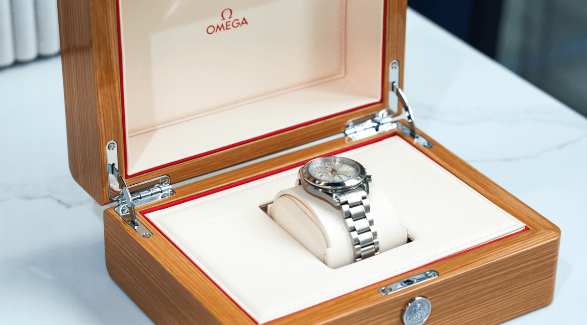 Pre-Owned Omega Speedmaster 3523.30.00 â€“ 39mm Silver Dial with Stainless Steel Bracelet