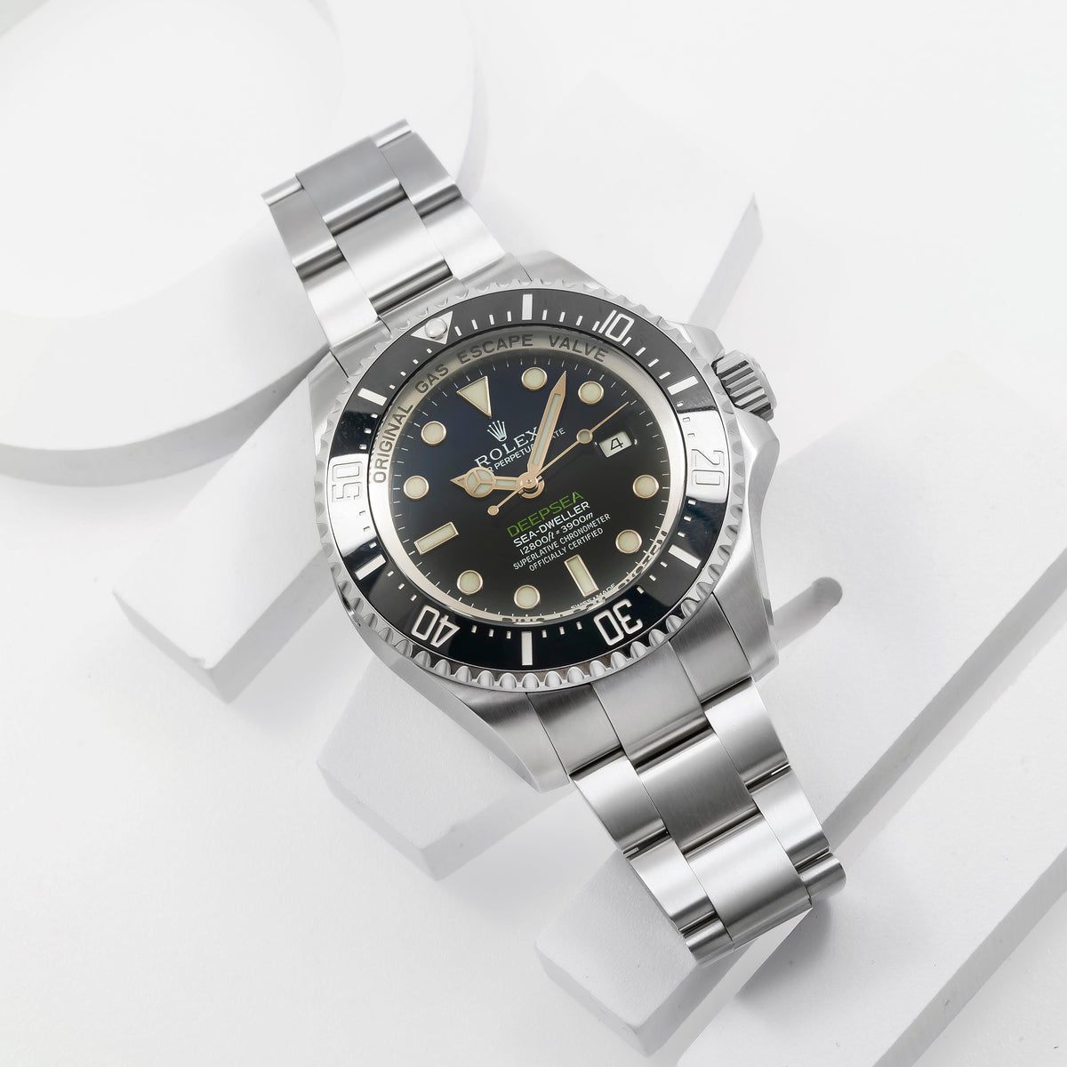 Pre-Owned Rolex Sea-Dweller Deepsea 44MM 116660 James Cameron / D‑Blue Blue to Black Gradient Dial Black Ceramic Bezel Stainless Steel Oyster Bracelet