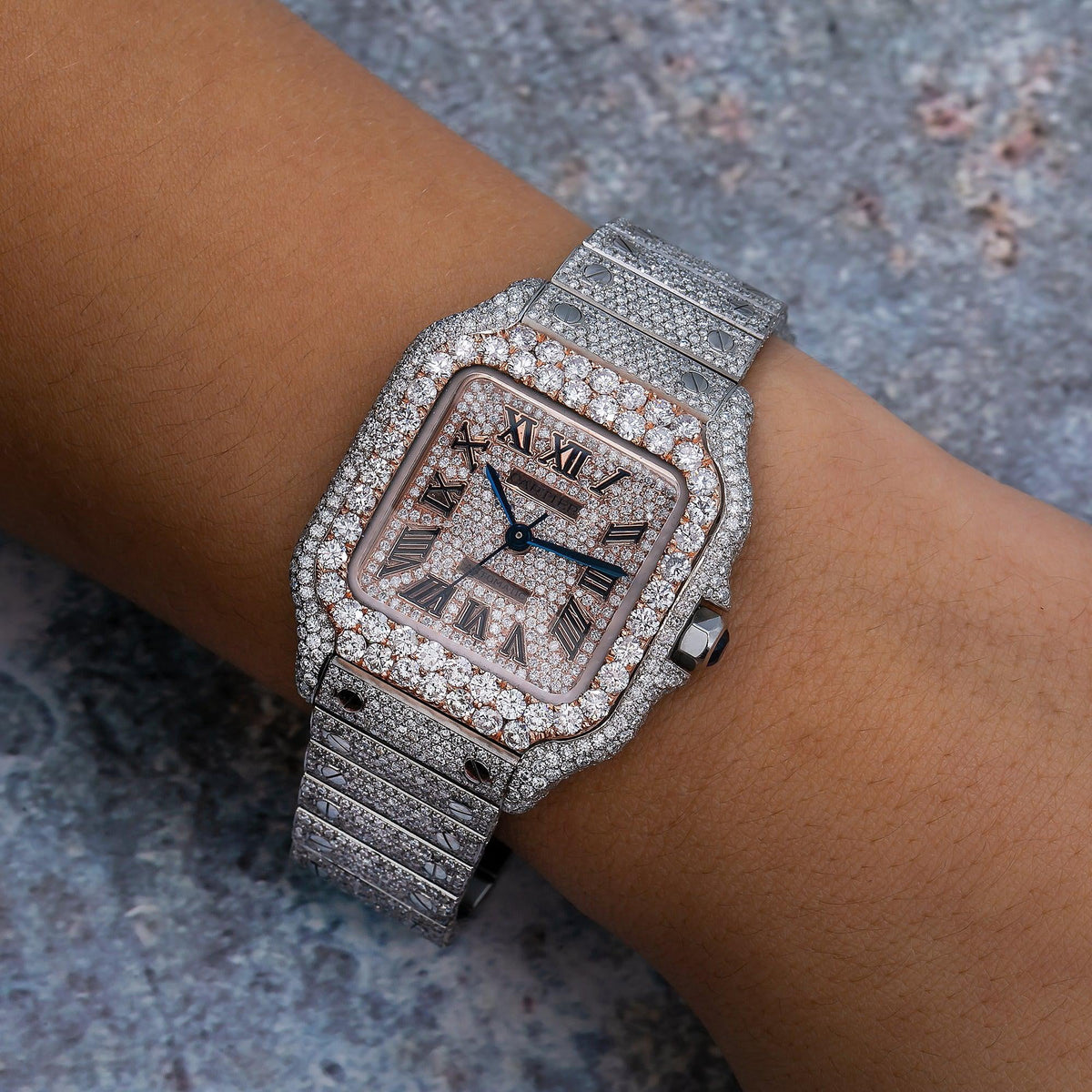 Pre-Owned Cartier Santos 35.1MM WSSA0029 Diamond Paved Rose Gold Roman Dial Rose Gold Diamond Bezel Stainless Steel Full Diamond Bracelet 18.75ct