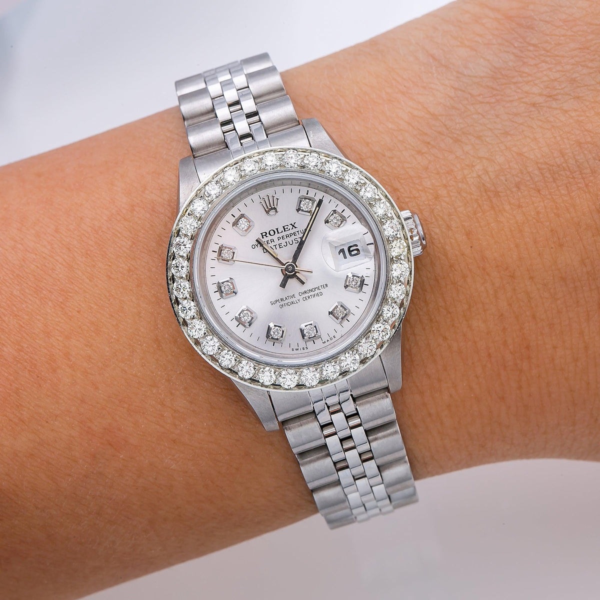Pre-Owned Rolex Datejust 26MM 6917 Silver Diamond Dial Diamond Bezel Stainless Steel Jubilee Bracelet 0.9ct